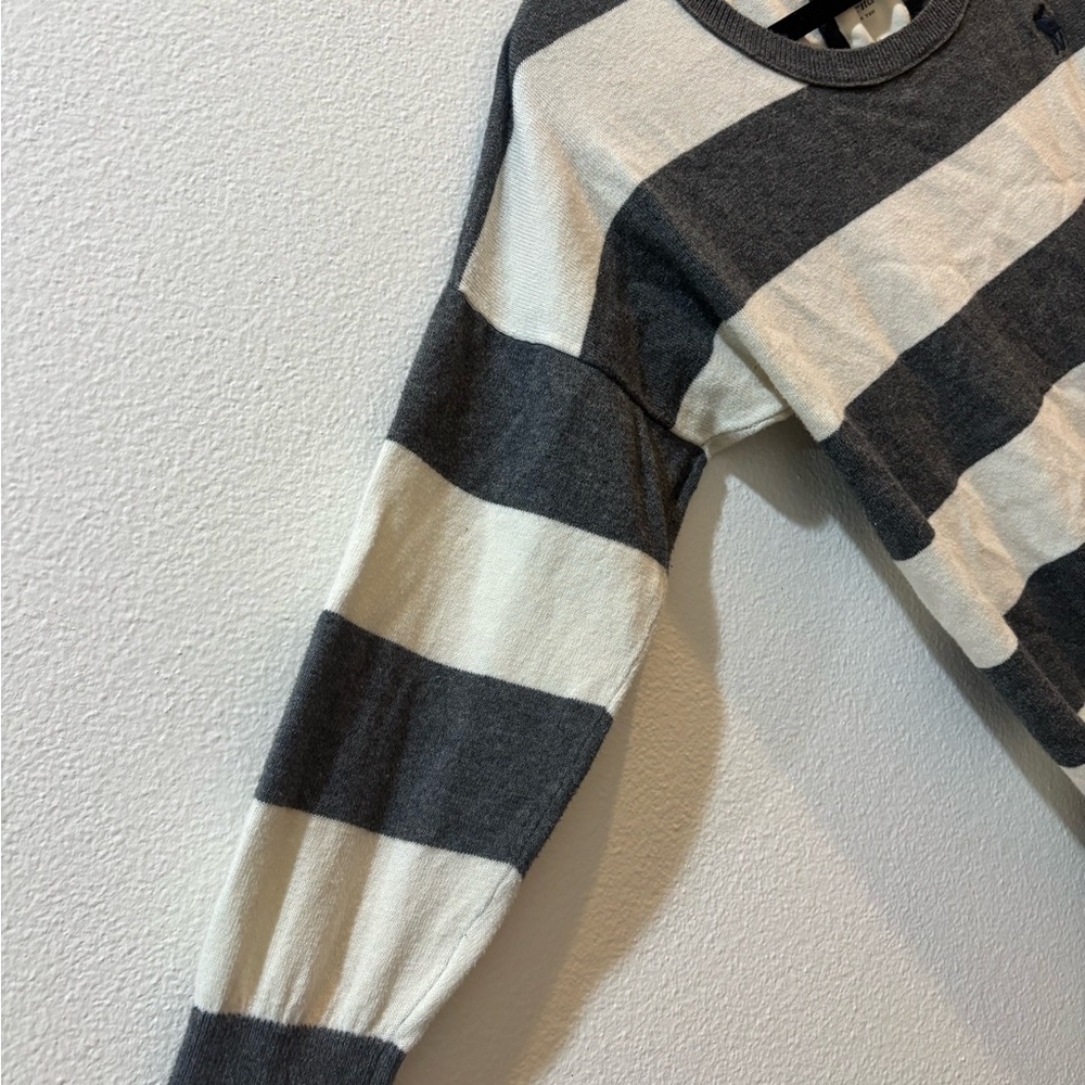 Abercrombie & Fitch Gray & Cream Striped Sweater Women’s Medium - Picture 5 of 10